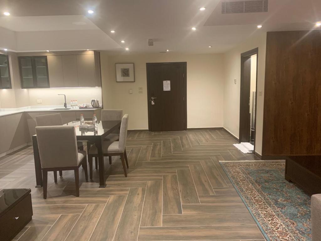 City Rose Hotel Suites Amman Buitenkant foto